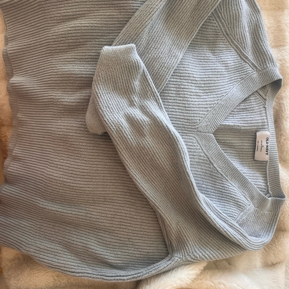 Old Navy Women's Light Gray V-Neck Sweater